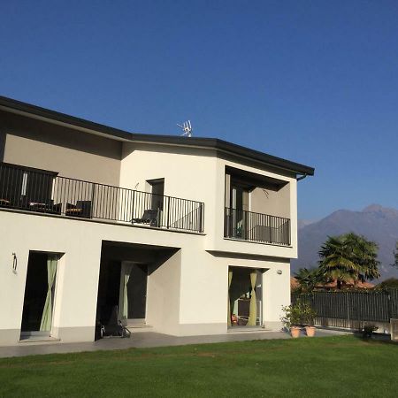 White House Lucia Vila Colico Exterior foto